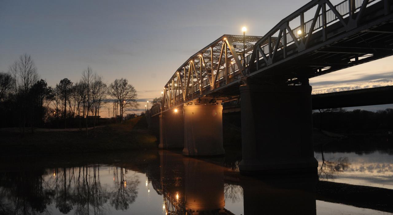 经过修复的 Tombigbee Bridge 桥