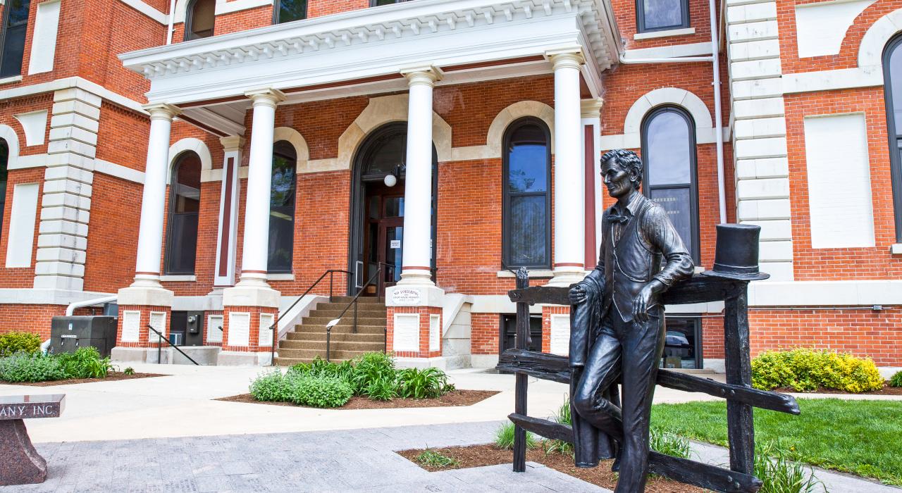 Statue of Abraham Lincoln outside the Livingston County Courthouse