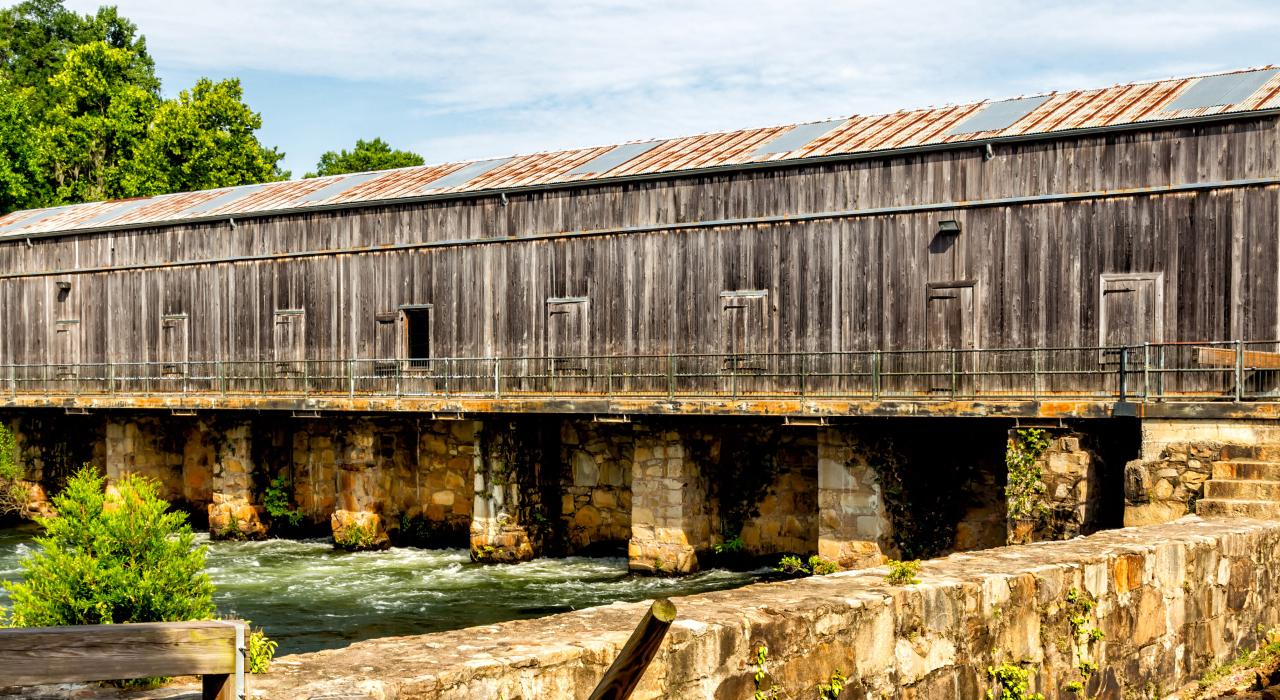Lock and dam at the headwater of the Augusta Canal on the Savannah River Lock and dam at the headwater of the Augusta Canal on the Savannah River