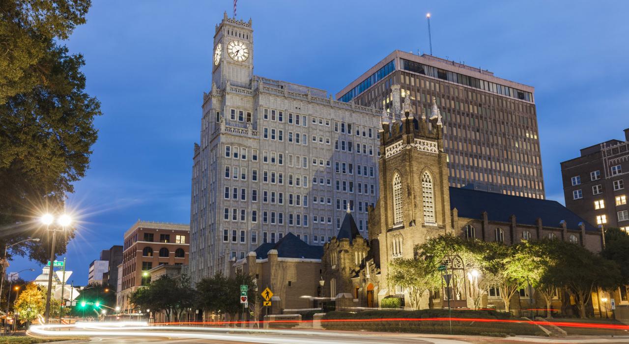 圣安德鲁圣公会与旧州议会大厦夕景 圣安德鲁圣公会与旧州议会大厦夕景
