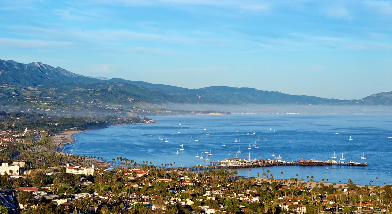 眺望圣巴巴拉海湾迷人的自然风光