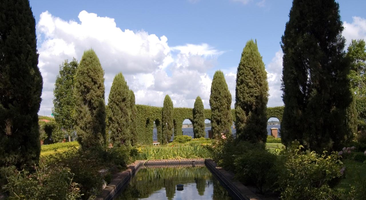 Formal gardens at Cummer Museum of Art Formal gardens at Cummer Museum of Art