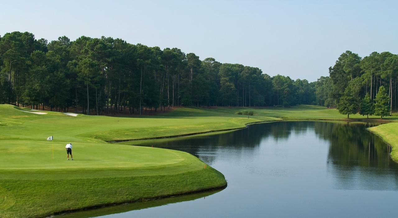 在一家锦标赛球场纵享高尔夫体验 在一家锦标赛球场纵享高尔夫体验