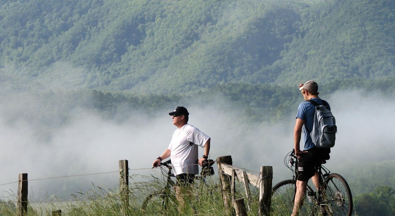 骑车探索大烟山,驻足欣赏迷人风景 骑车探索大烟山,驻足欣赏迷人风景