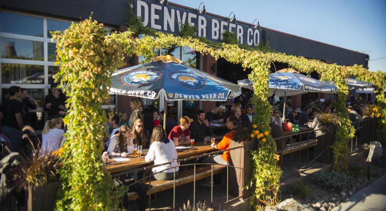 在丹佛啤酒公司享用丹佛的招牌手工精酿啤酒 在丹佛啤酒公司享用丹佛的招牌手工精酿啤酒