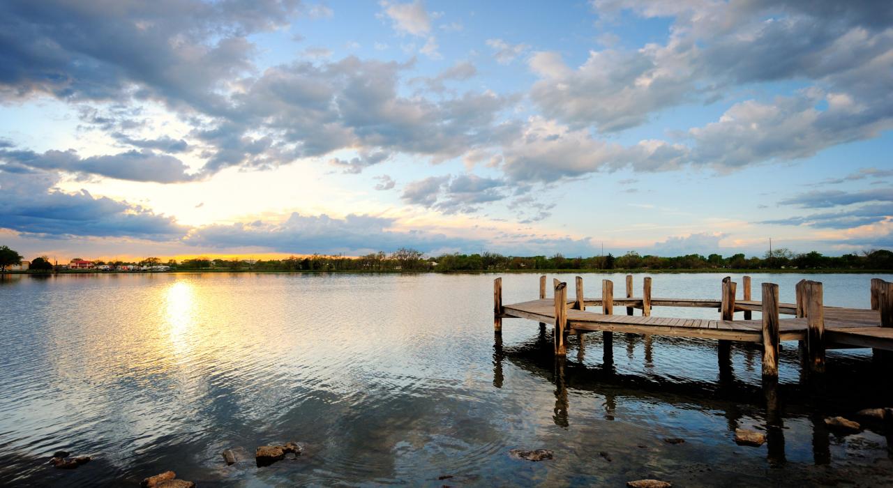 日落之时，游览橡树湖