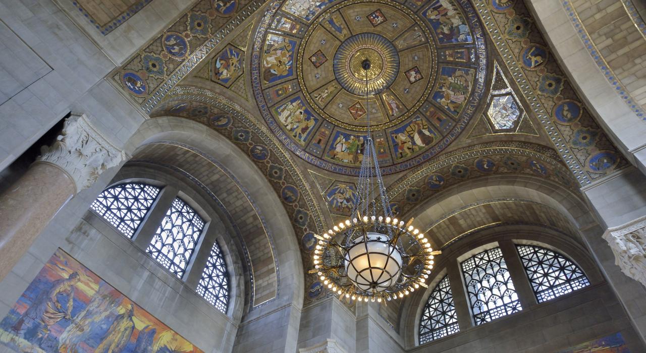 内布拉斯加州议会大厦华丽的天花板