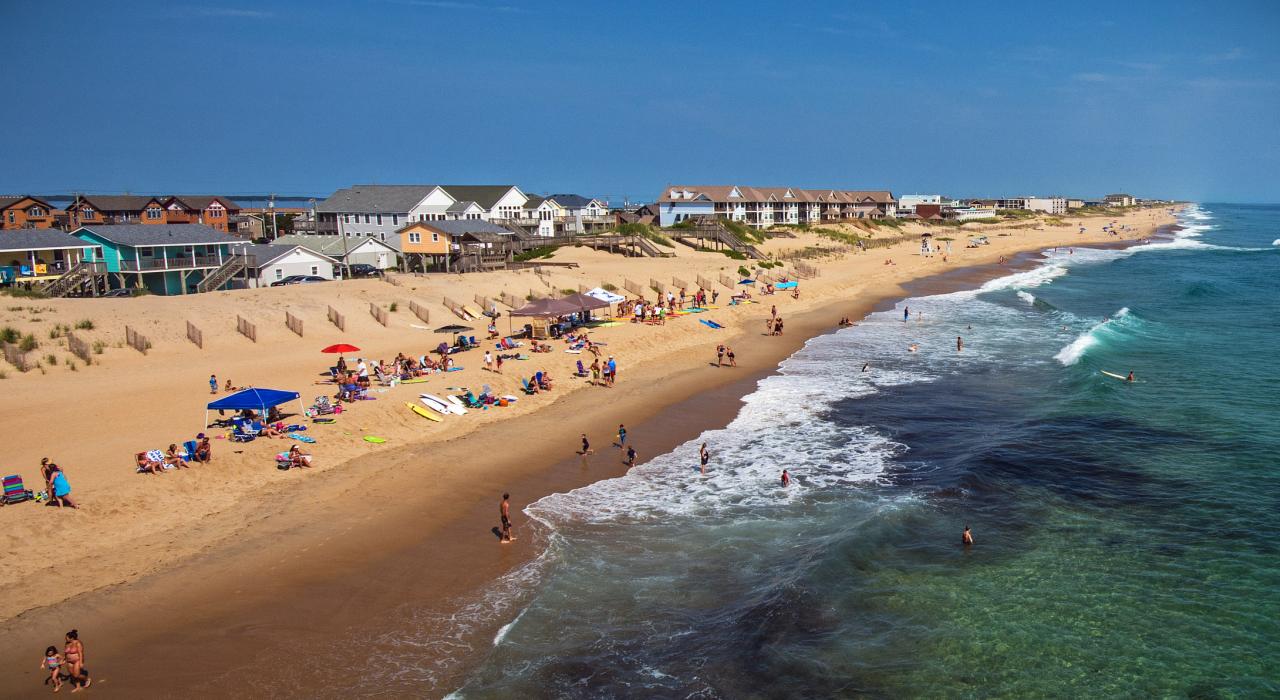 在纳格斯海德海岸线上享受明媚的阳光、海浪和沙滩 在纳格斯海德海岸线上享受明媚的阳光、海浪和沙滩