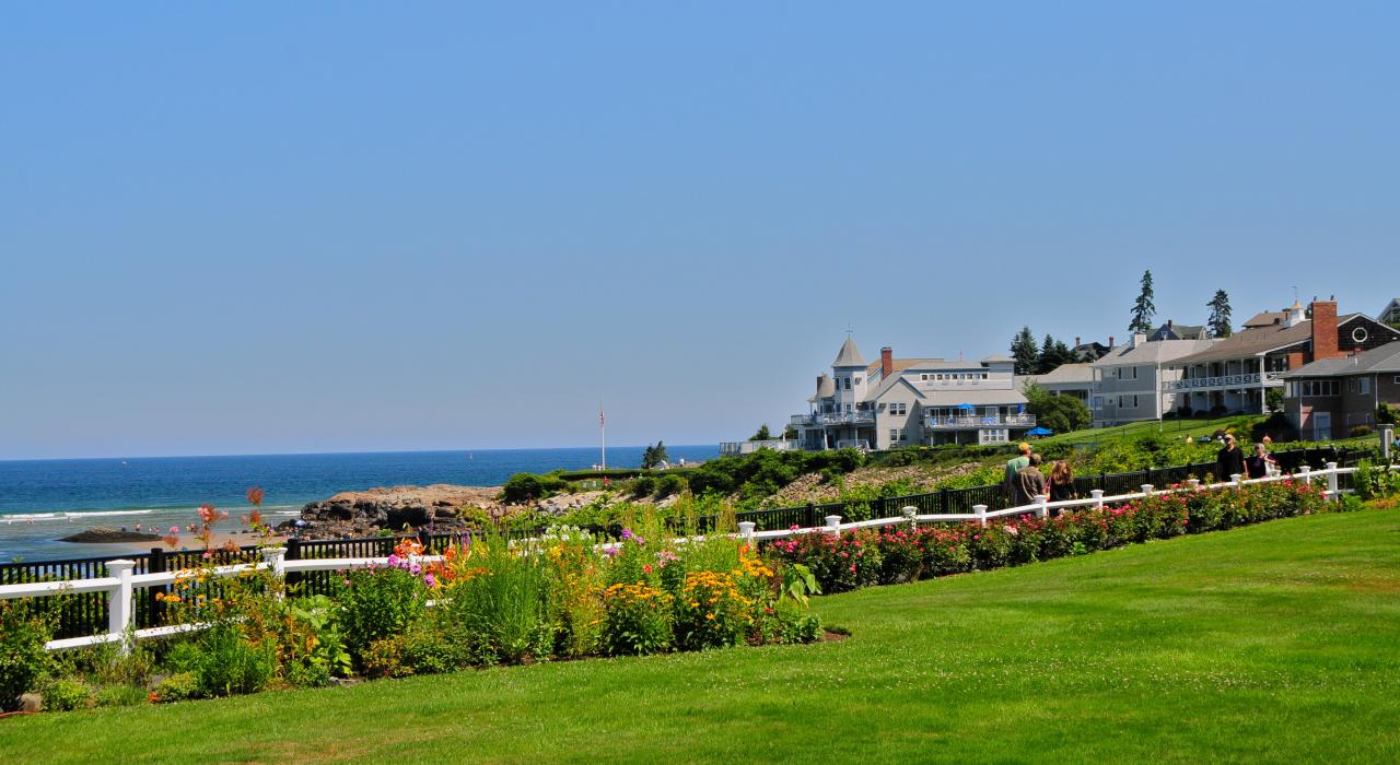 风景优美的海滨步道，非常适合在海滨休闲散步
