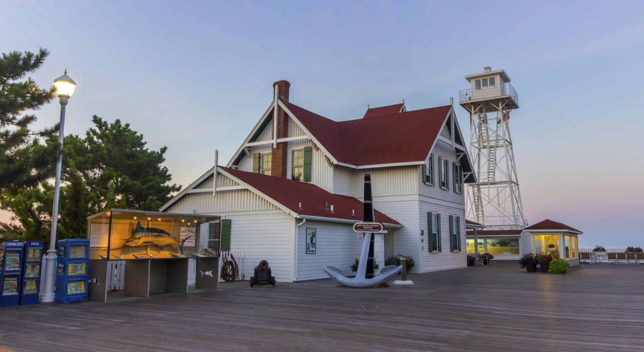 坐落在水湾木板路上的救生站博物馆 坐落在水湾木板路上的救生站博物馆