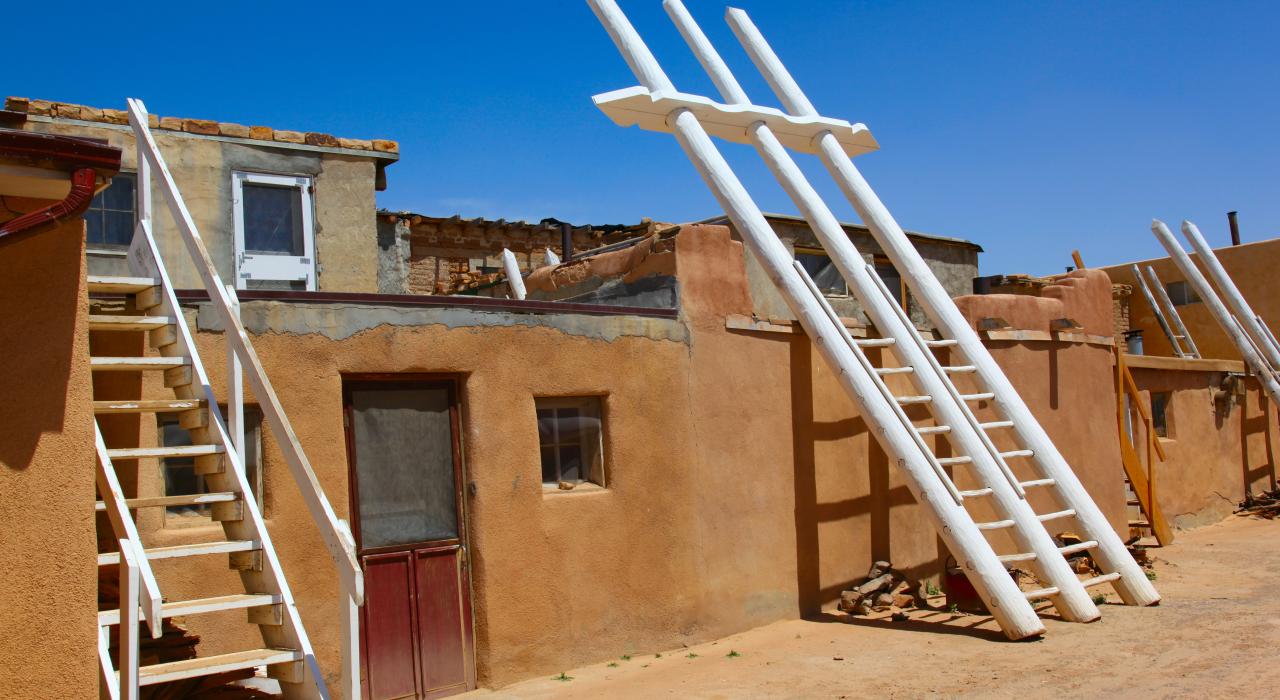 阿尔伯克基郊外阿科马印第安保护区的基瓦会堂 阿尔伯克基郊外阿科马印第安保护区的基瓦会堂