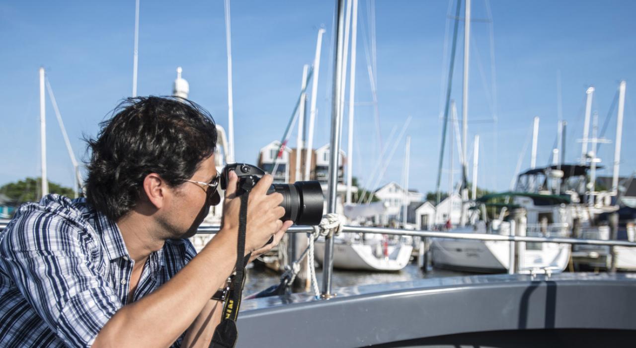 外出航海时,拍摄风景优美的海港 外出航海时,拍摄风景优美的海港