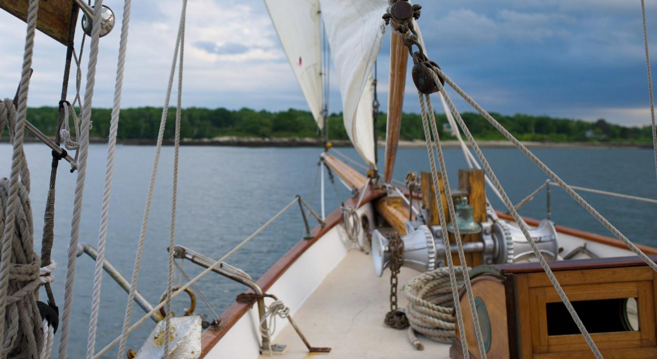 搭乘 Portland Schooner 公司的船只扬帆起航 搭乘 Portland Schooner 公司的船只扬帆起航