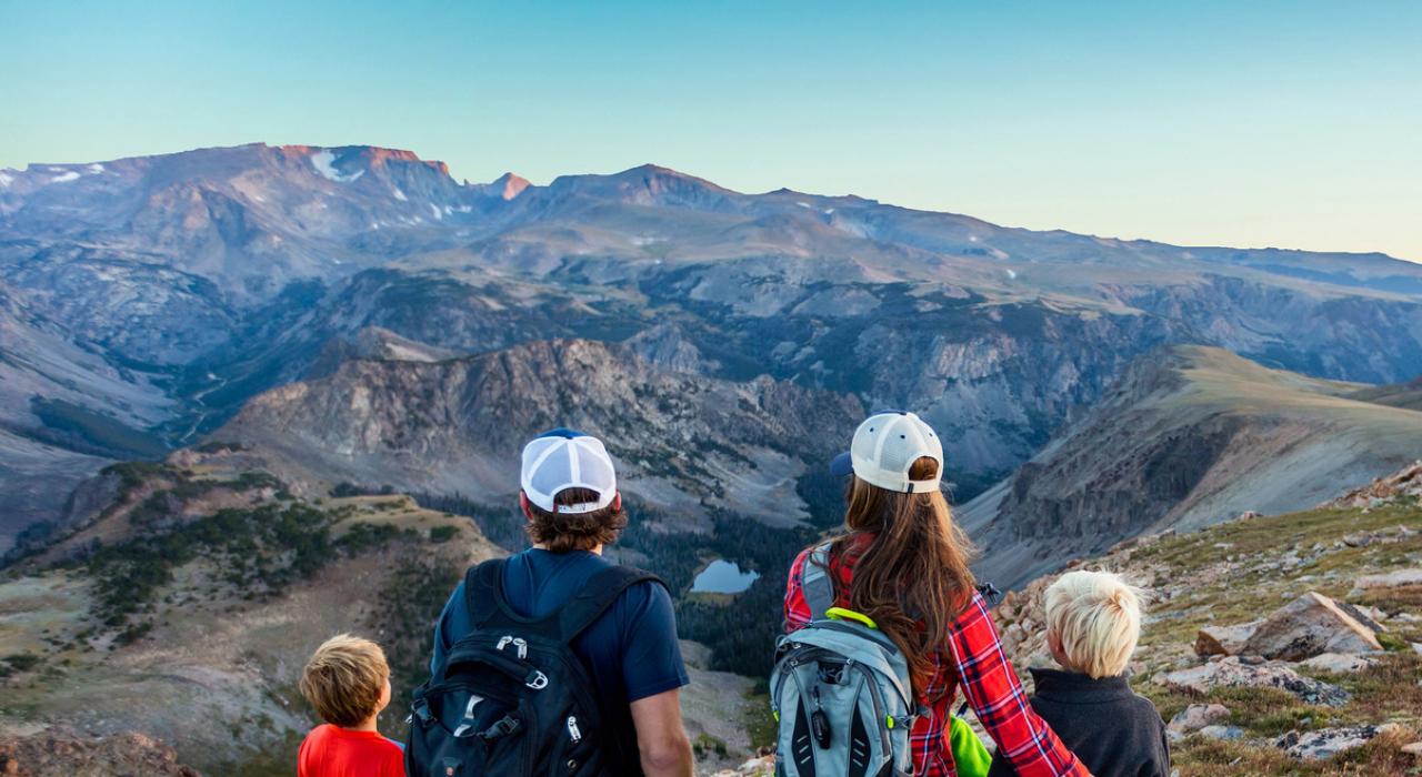 和家人一起徒步穿越熊牙关
