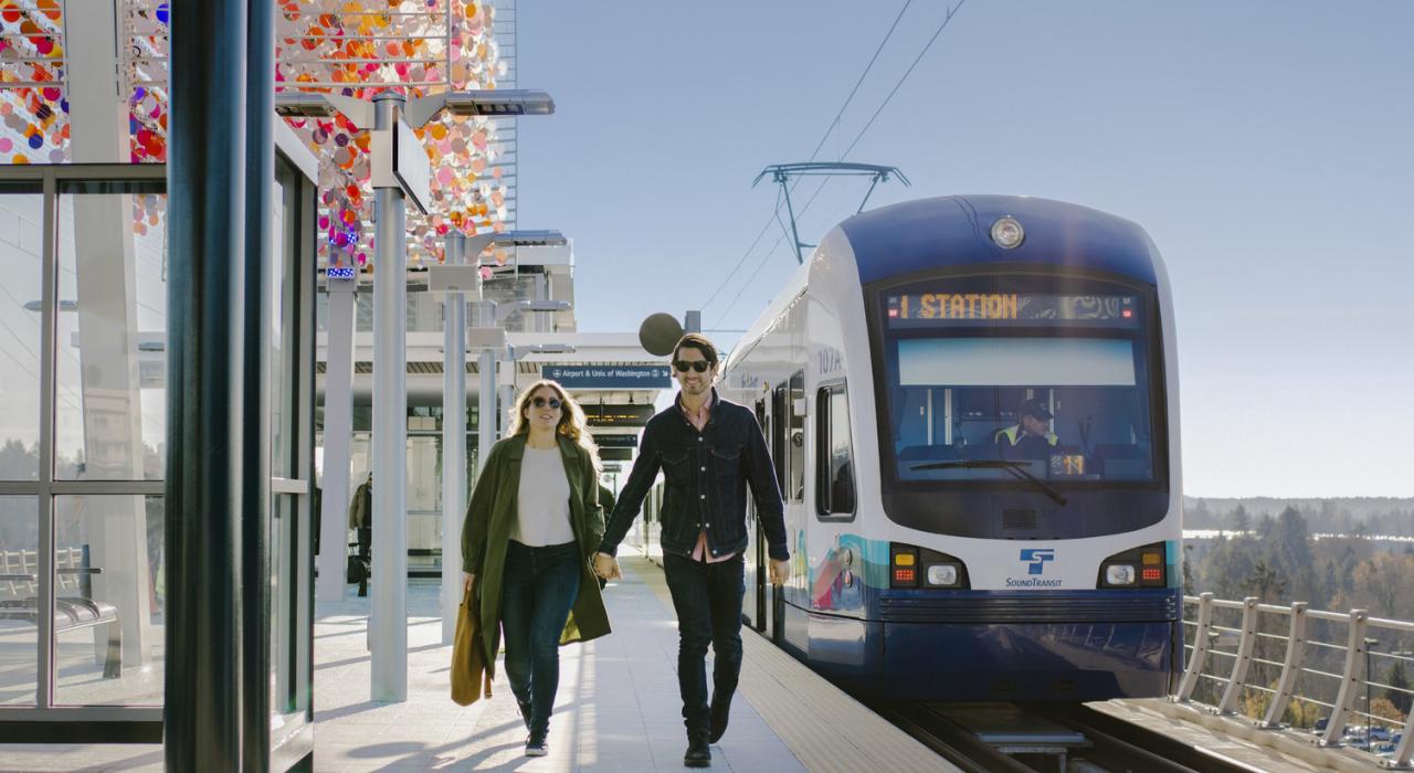 刚刚从西雅图轻轨下车 刚刚从西雅图轻轨下车