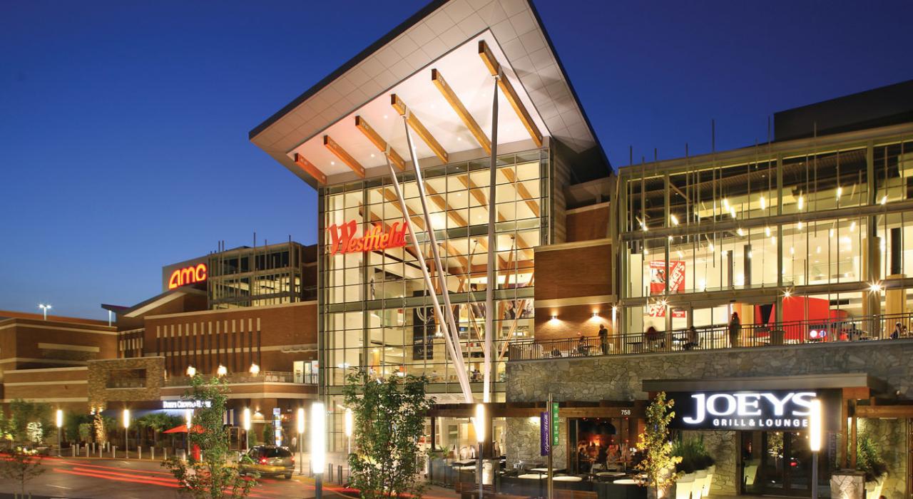 Westfield Southcenter 购物中心静候夜间购物者的到来 Westfield Southcenter 购物中心静候夜间购物者的到来