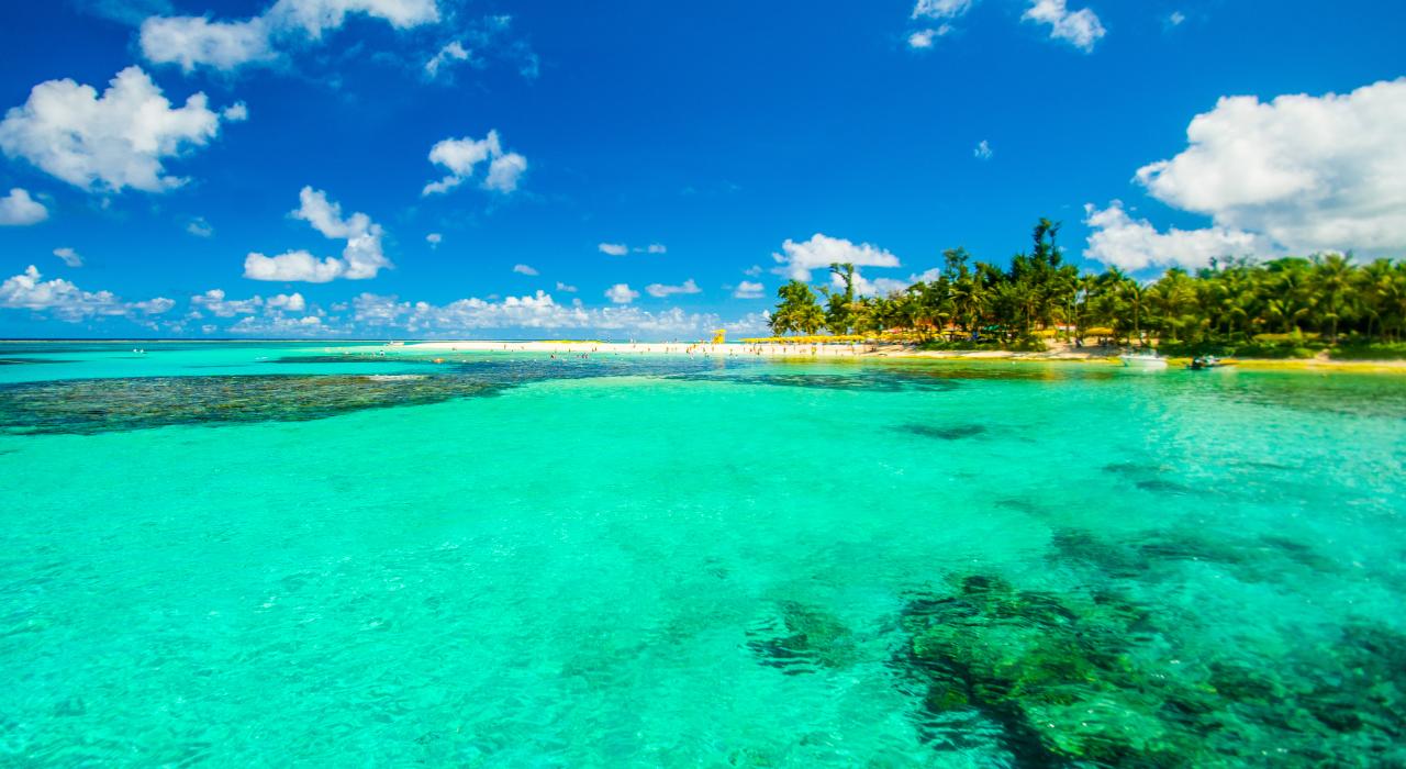 乘疾驰快艇驶向军舰岛 乘疾驰快艇驶向军舰岛