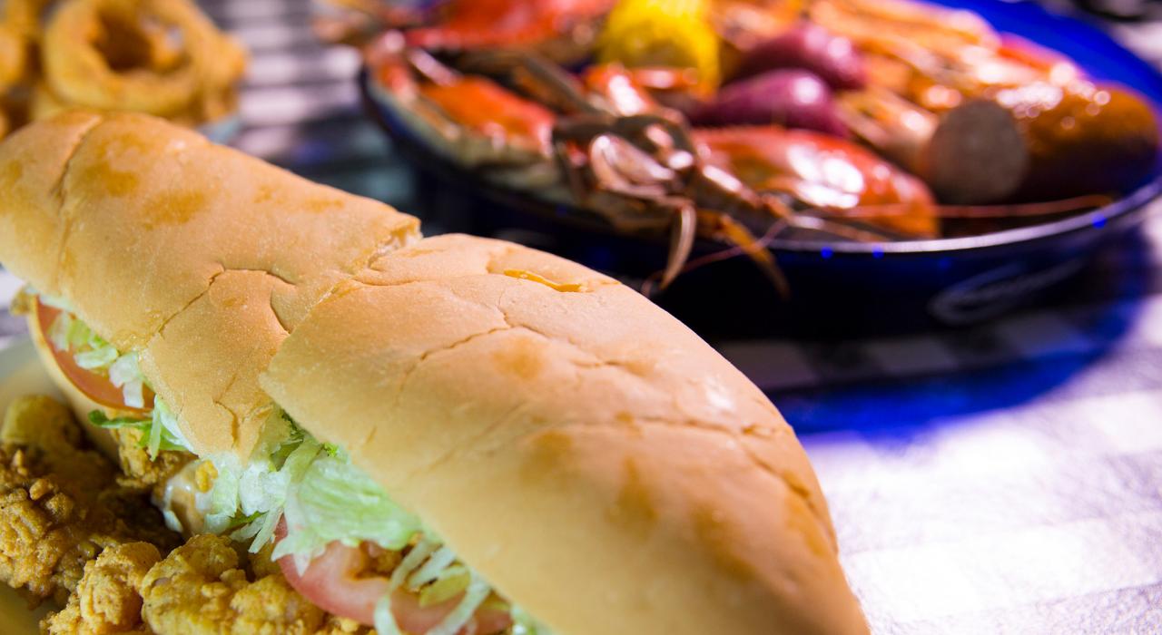 Bubba’s II PoBoys 餐厅美味的路易斯安那州特色菜肴 Bubba’s II PoBoys 餐厅美味的路易斯安那州特色菜肴