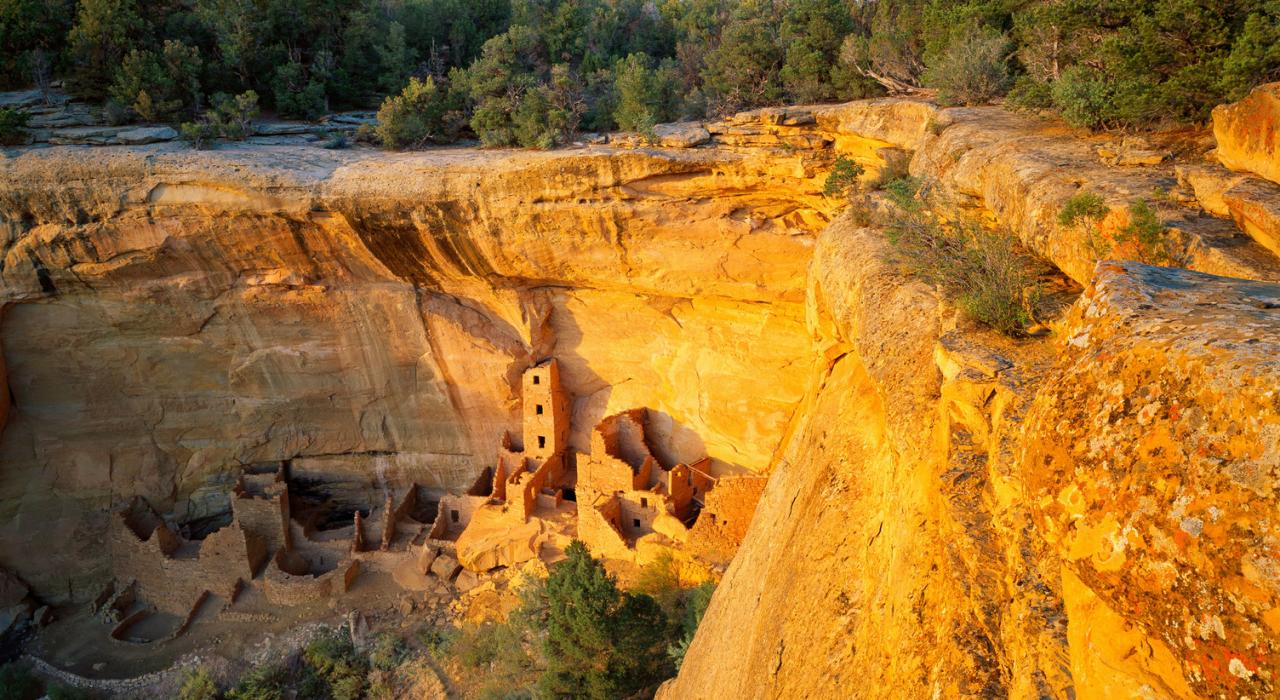 梅萨维德国家公园内由古普韦布洛人雕刻而成的 Square Tower House 塔楼遗址 梅萨维德国家公园内由古普韦布洛人雕刻而成的 Square Tower House 塔楼遗址