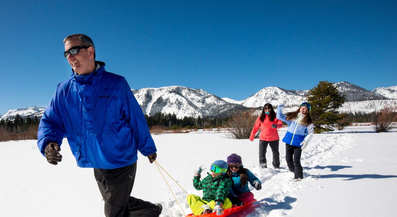 体验雪地拖行的乐趣