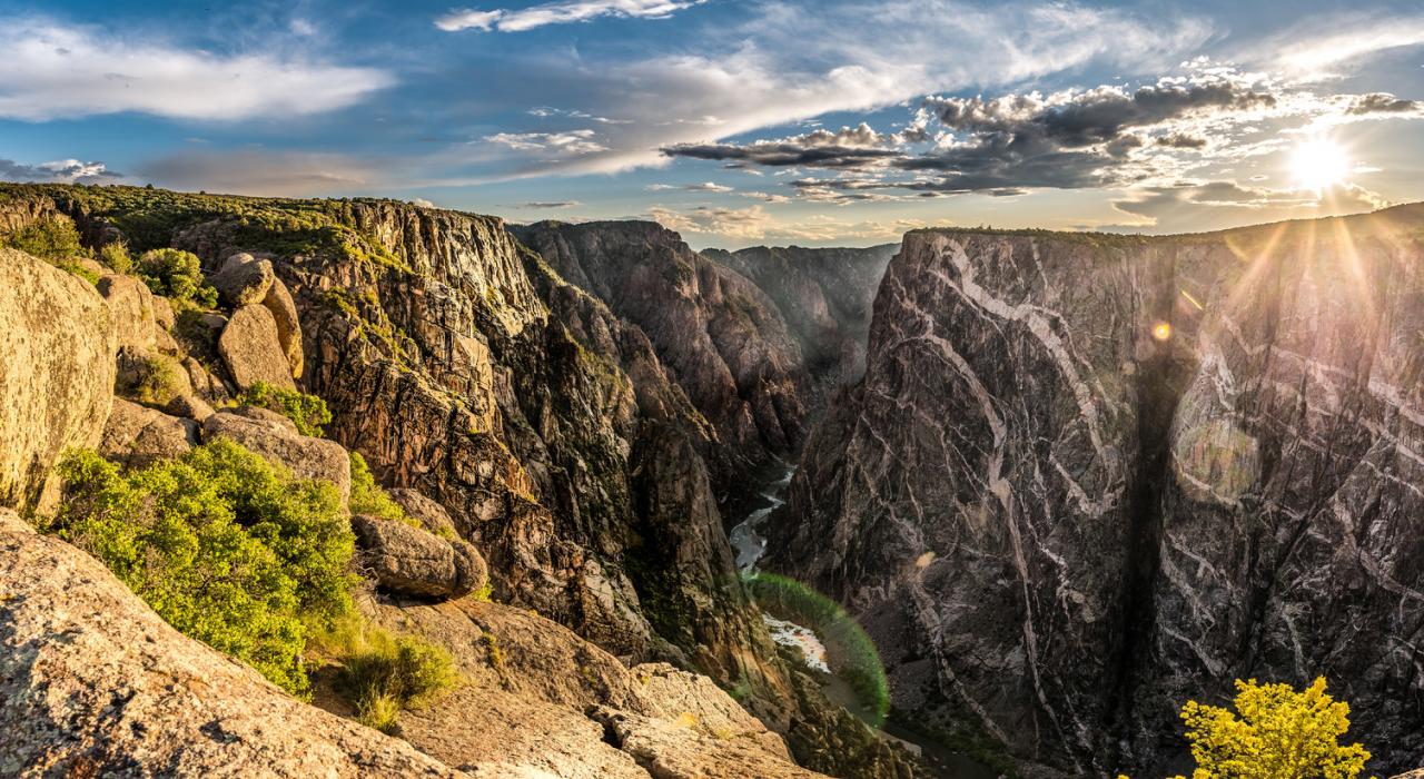 在甘尼森国家公园欣赏黑峡谷的彩绘墙 在甘尼森国家公园欣赏黑峡谷的彩绘墙