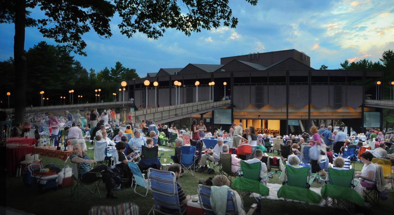 萨拉托加表演艺术中心的一场夜间音乐会