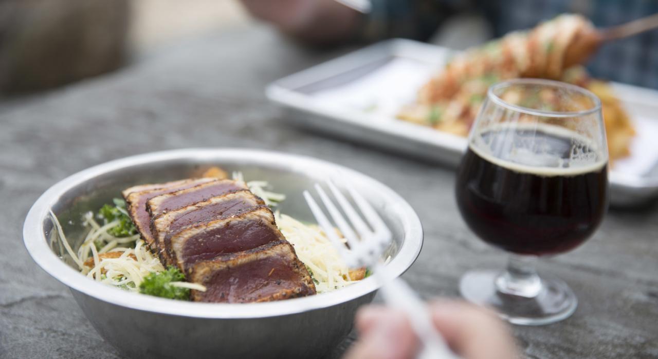 Carrigan’s Public House 餐厅的美味晚餐 Carrigan’s Public House 餐厅的美味晚餐