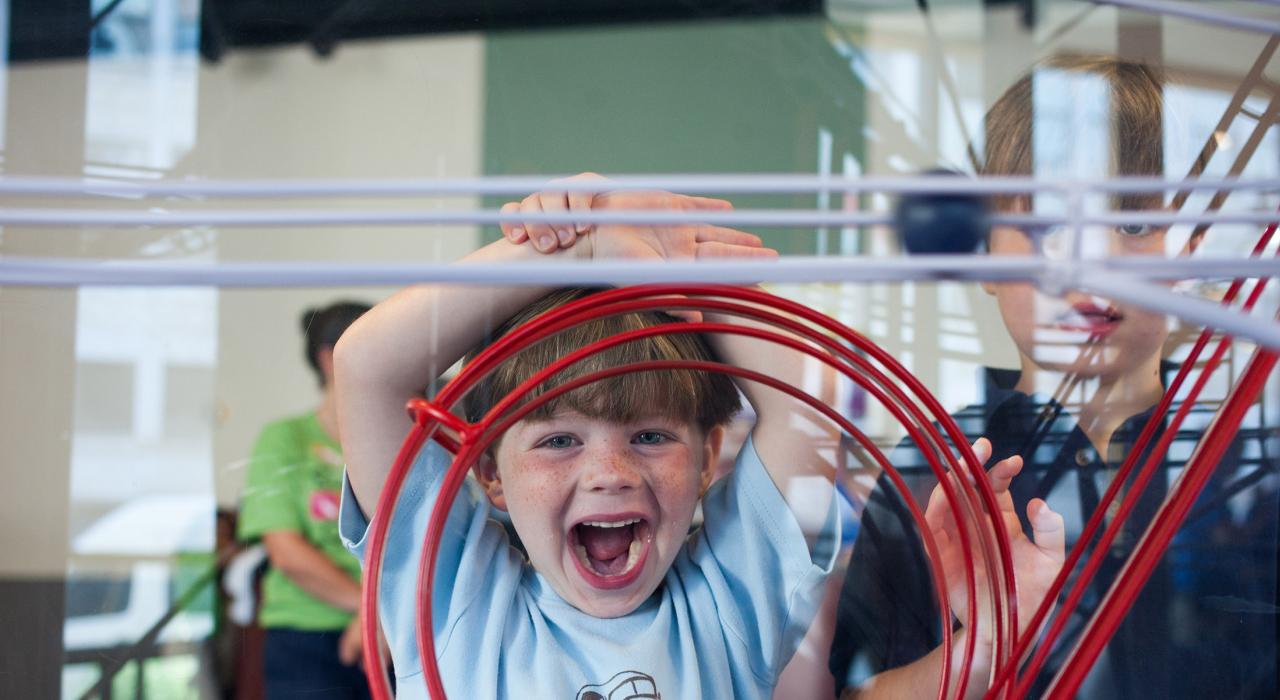 在麦克韦恩科学中心开心地玩 在麦克韦恩科学中心开心地玩