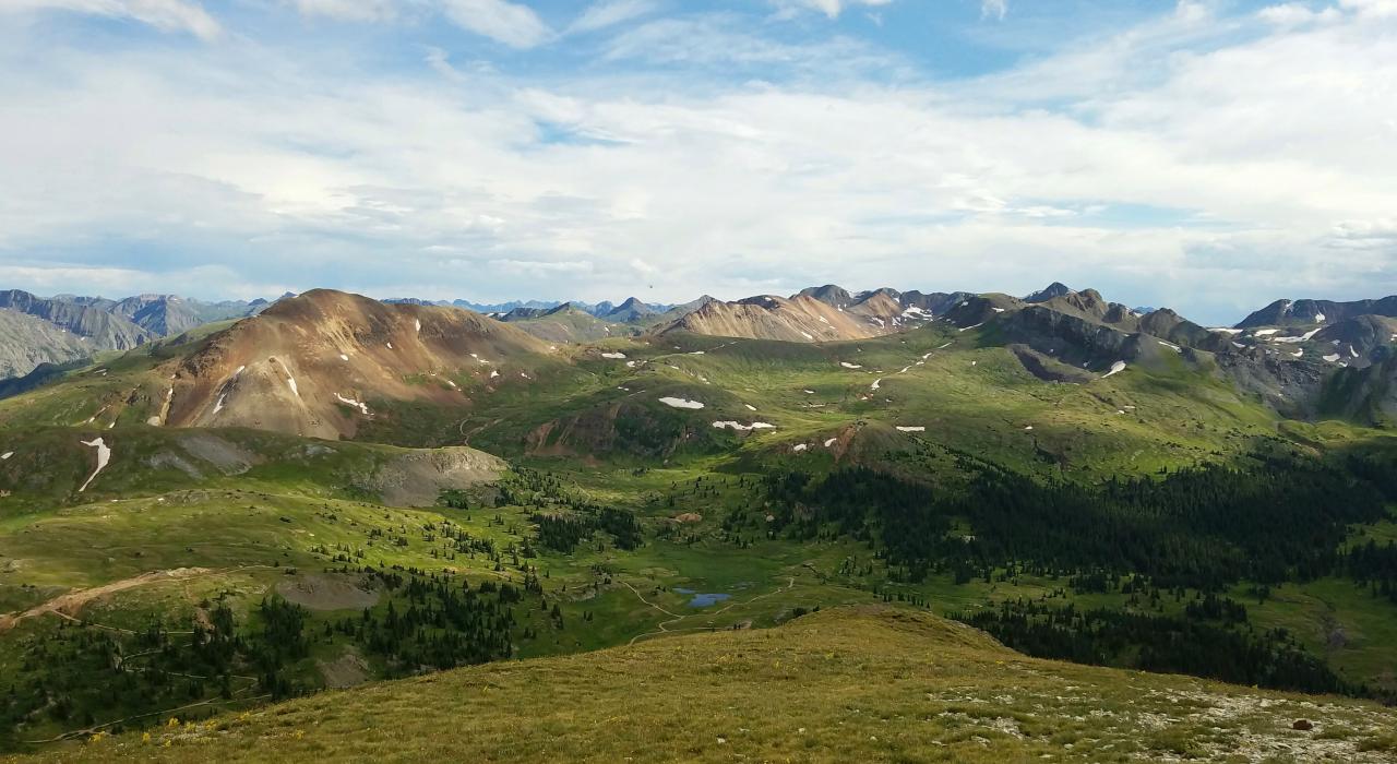 在乌雷附近科罗拉多州高山环线的 Engineer Pass 山口欣赏美景 在乌雷附近科罗拉多州高山环线的 Engineer Pass 山口欣赏美景