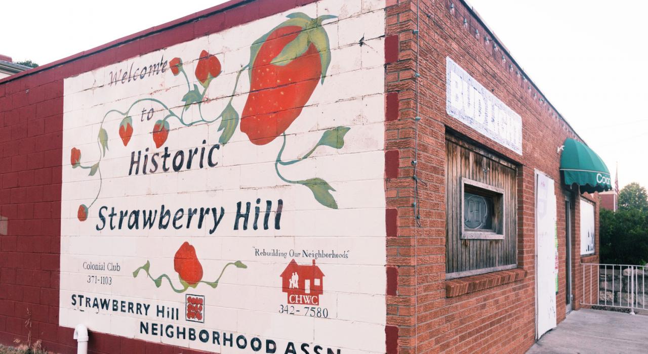 一间位于古老 Strawberry Hill 街区内的当地酒吧 一间位于古老 Strawberry Hill 街区内的当地酒吧