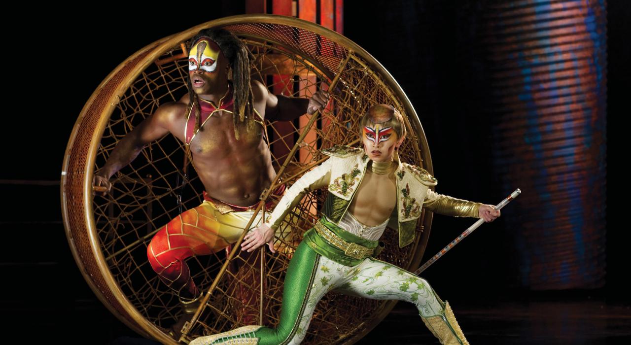 双胞胎兄弟以及他们的朋友和无畏的伙伴宫廷弄臣一起。 双胞胎兄弟以及他们的朋友和无畏的伙伴宫廷弄臣一起。