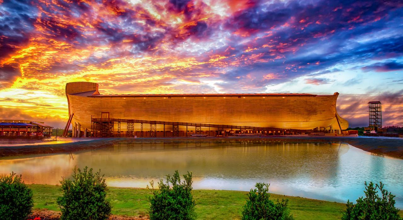 Ark Encounter 景点的日落美景 Ark Encounter 景点的日落美景