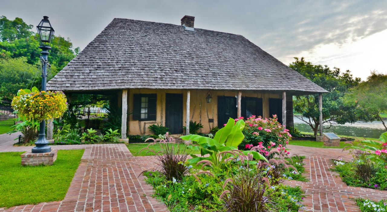 罗克之家 (Roque House) 是纳契托什国家历史地标区 (Natchitoches National Historic Landmark District) 的一座传统草筋泥浆建筑 罗克之家 (Roque House) 是纳契托什国家历史地标区 (Natchitoches National Historic Landmark District) 的一座传统草筋泥浆建筑