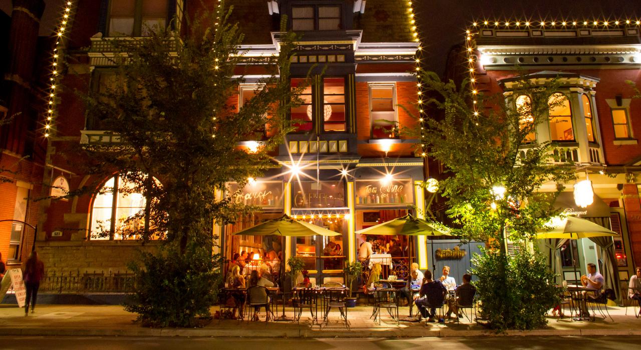 卡温顿主街上迷人的黄昏景致 卡温顿主街上迷人的黄昏景致