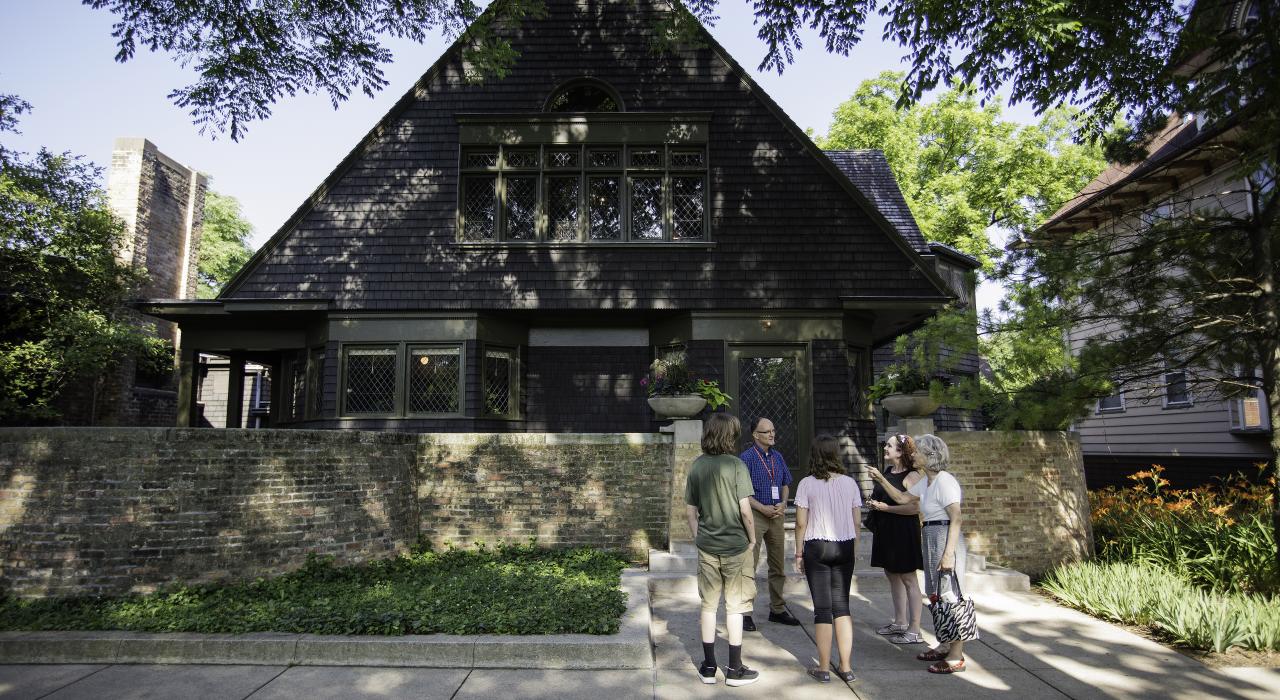 游览弗兰克·劳埃德·赖特的故居与工作室