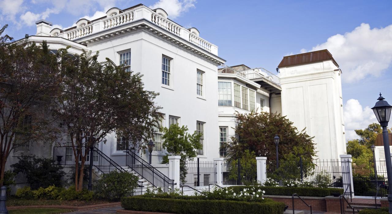 于 1930 年建于巴吞鲁日的旧州长官邸 于 1930 年建于巴吞鲁日的旧州长官邸