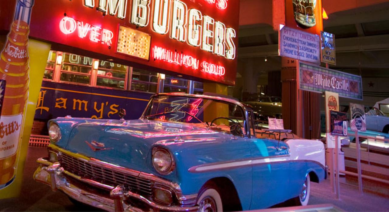 在密西根州底特律市亨利•福特博物馆中展出的复古展览 在密西根州底特律市亨利•福特博物馆中展出的复古展览