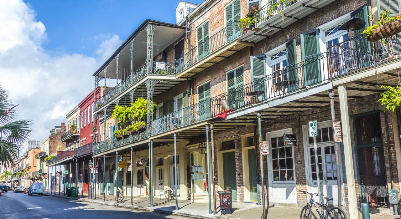 路易斯安那州新奥尔良法国区历史悠久的迪凯特街