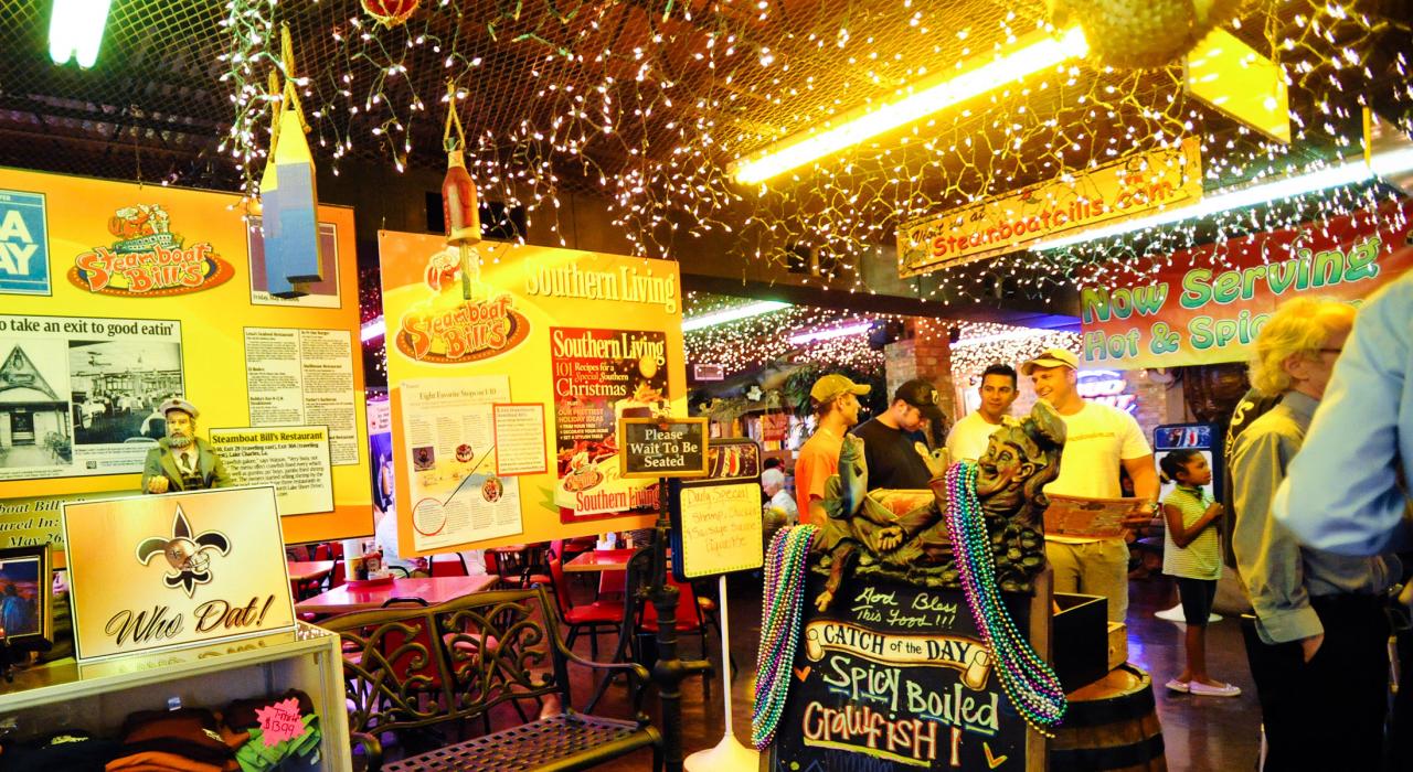 Steamboat Bill's 餐厅的节日装饰