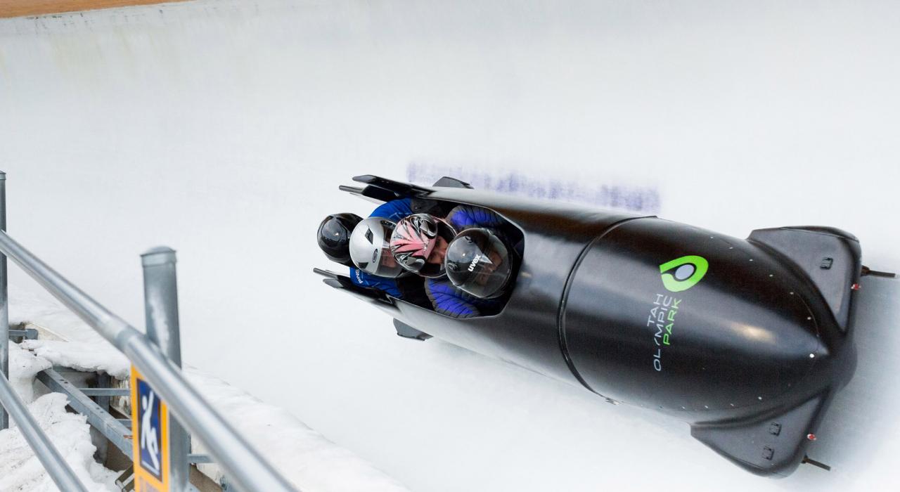 在帕克城犹他州奥林匹克公园滑大雪橇 在帕克城犹他州奥林匹克公园滑大雪橇