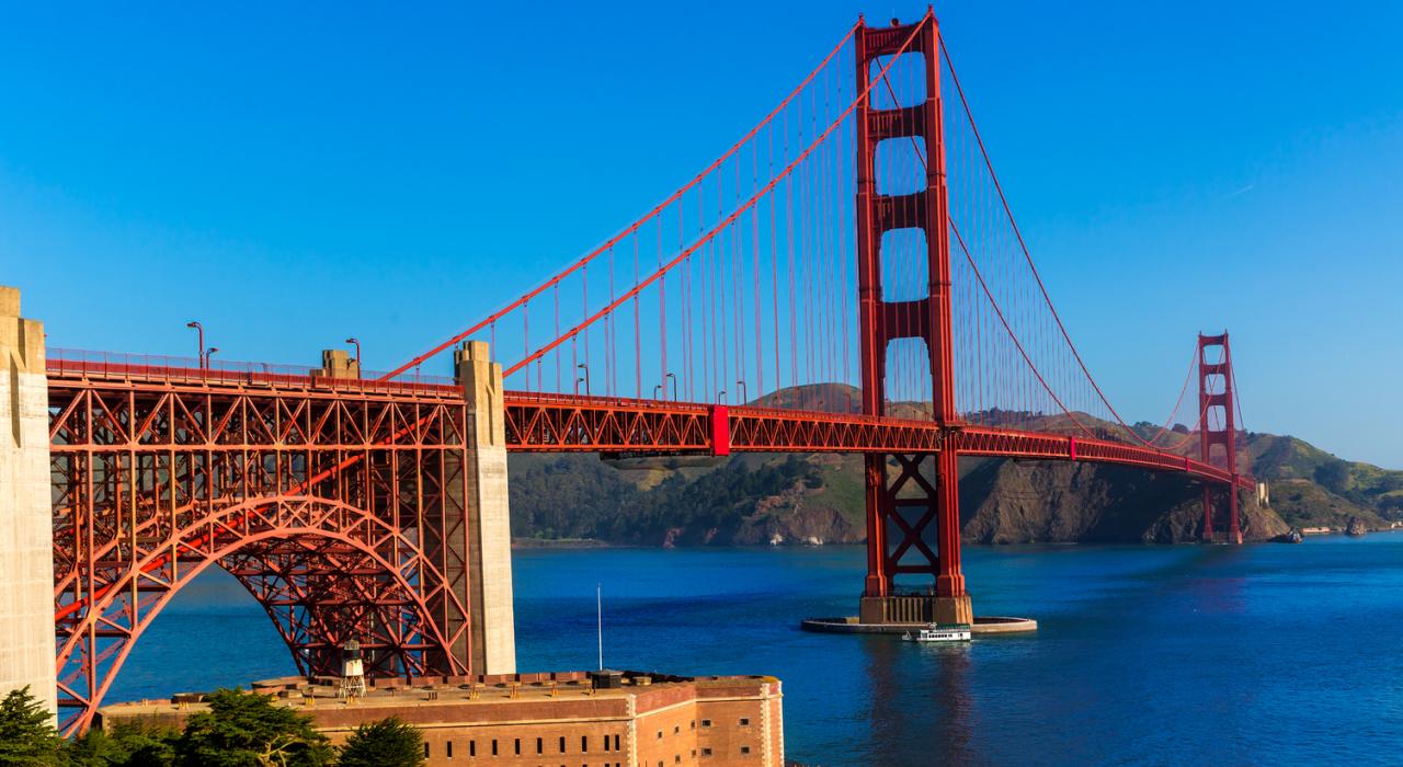 从加利福尼亚州旧金山要塞眺望金门大桥 从加利福尼亚州旧金山要塞眺望金门大桥