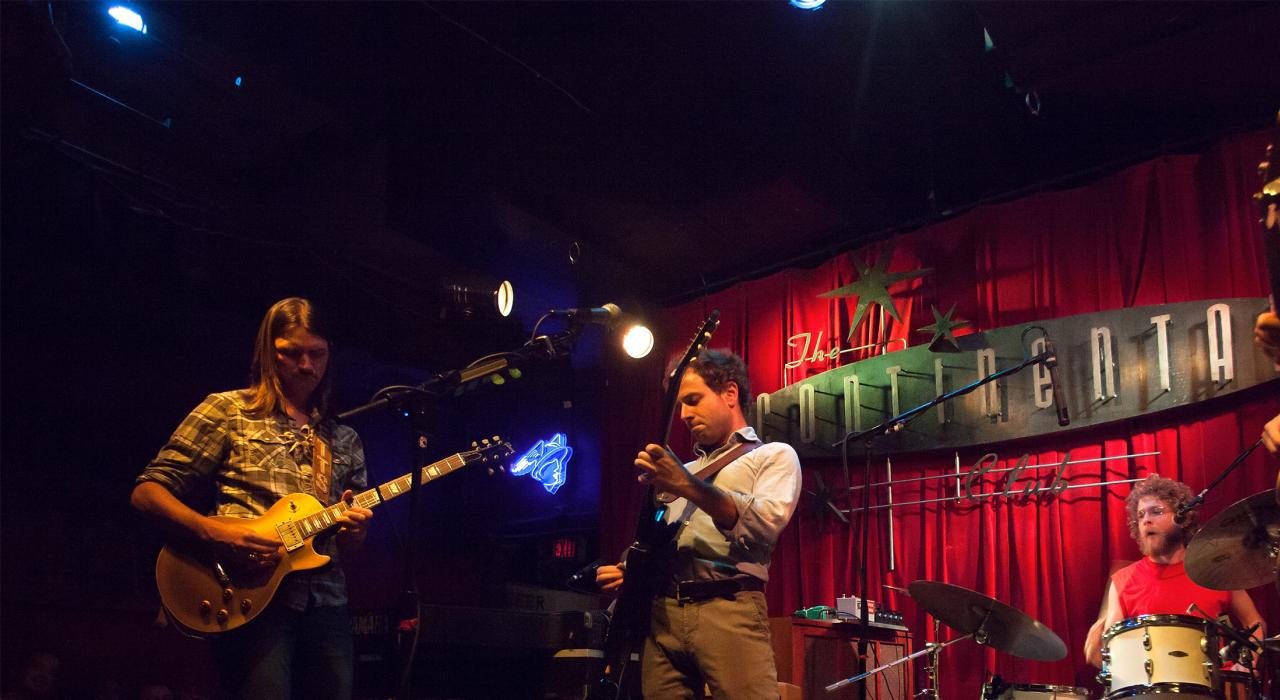 德克萨斯州休斯敦大陆俱乐部的现场音乐表演 德克萨斯州休斯敦大陆俱乐部的现场音乐表演