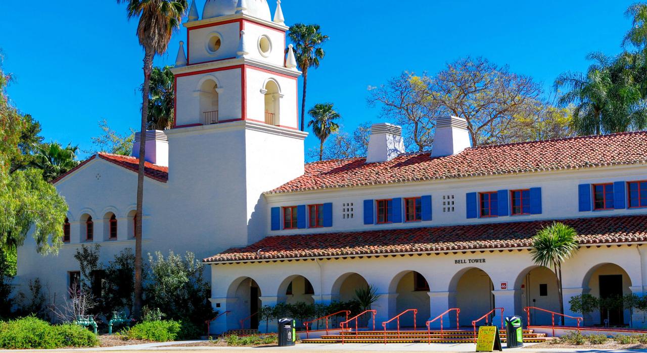 加利福尼亚州立大学海峡群岛分校的钟楼