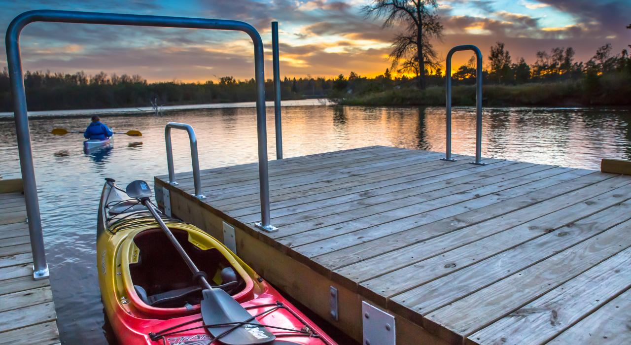 苏圣玛丽探险者岛屿公园中安静的皮划艇码头 苏圣玛丽探险者岛屿公园中安静的皮划艇码头