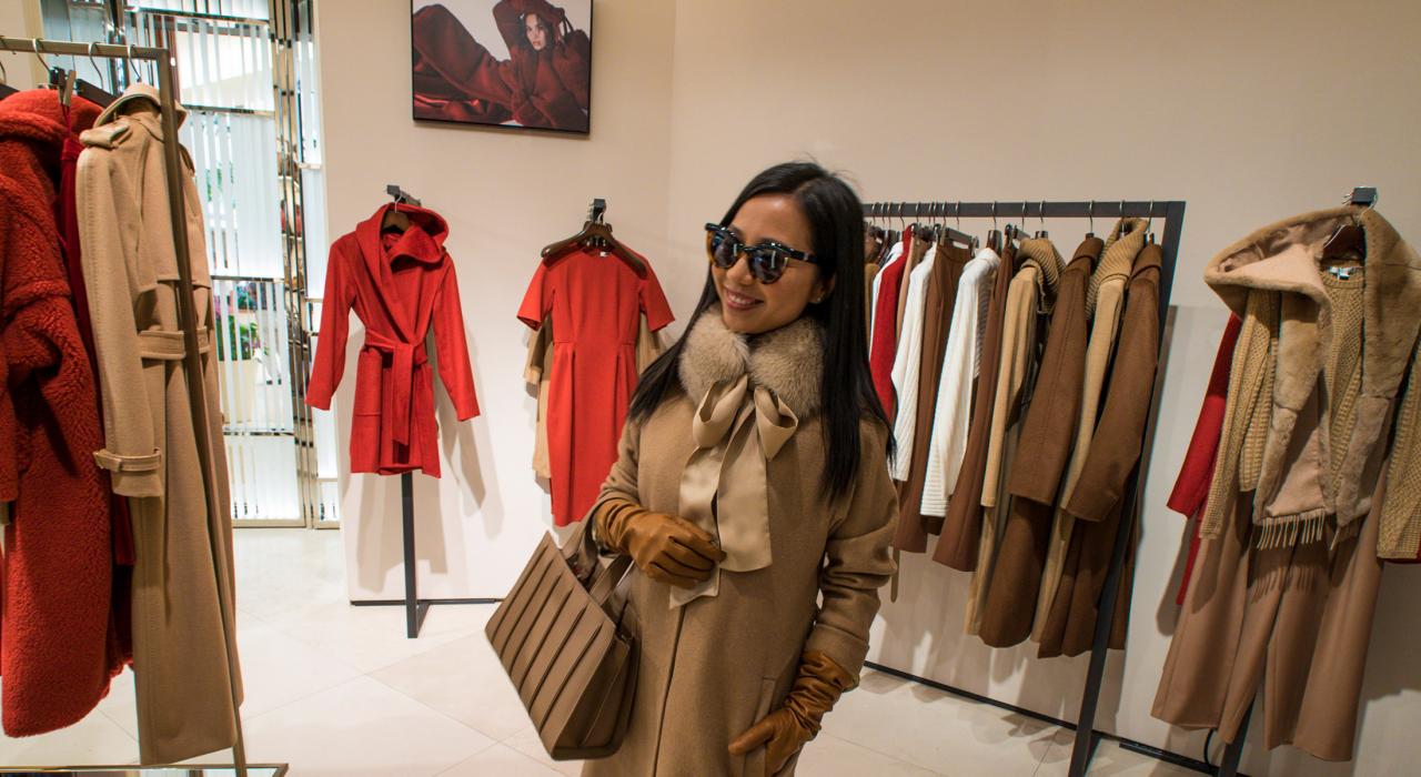 在加州科斯塔梅萨的南海岸广场，我正在进入Access VIP休息室 