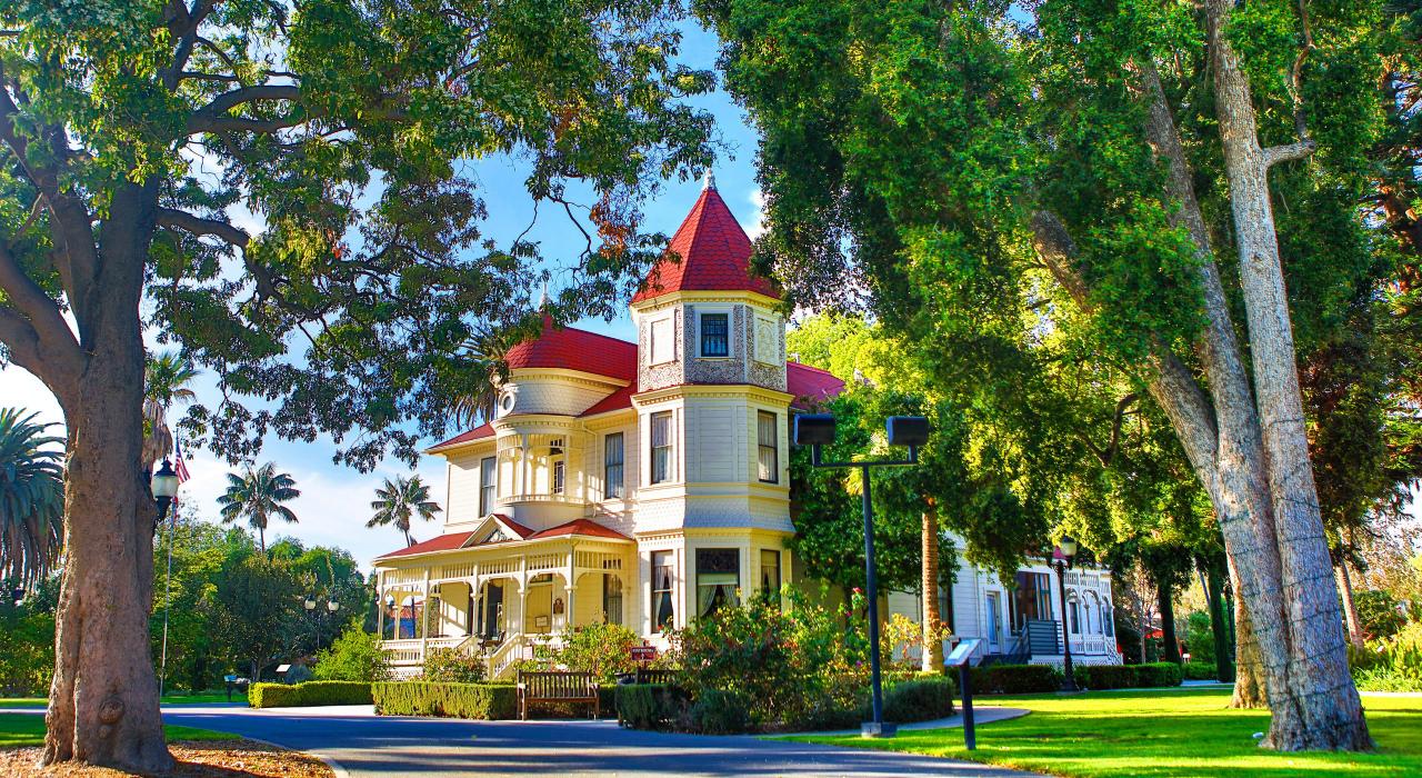 历史悠久的卡玛利洛牧场别墅，曾是与这座城市同名的 Adolfo Camarillo 的故居