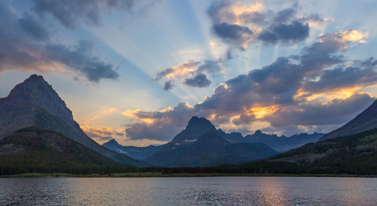 冰川国家公园峰头