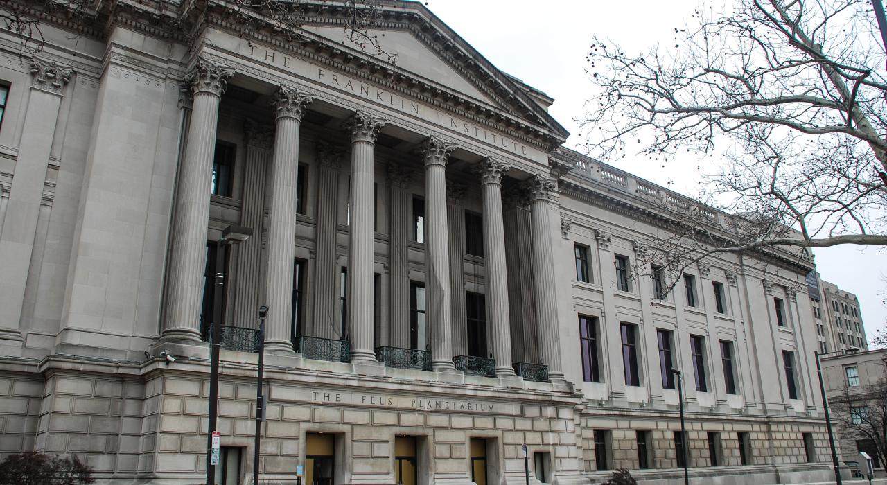 富兰克林学会外貌,命名来自美国科学家班杰明富兰克林 富兰克林学会外貌,命名来自美国科学家班杰明富兰克林