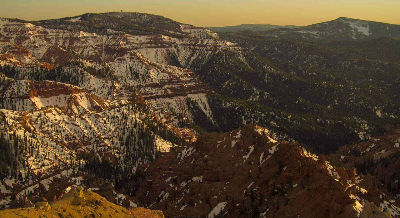 锡达布雷克斯公园山上的雪 锡达布雷克斯公园山上的雪