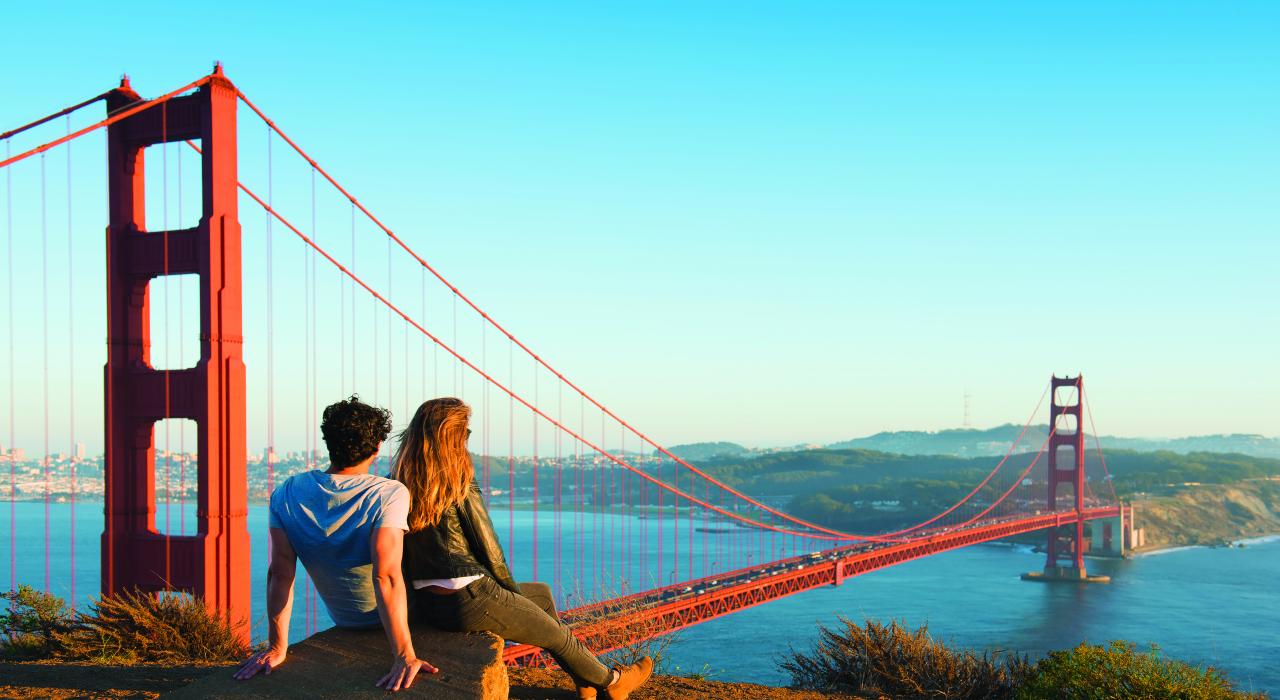 一对情侣在马林县欣赏风景 一对情侣在马林县欣赏风景